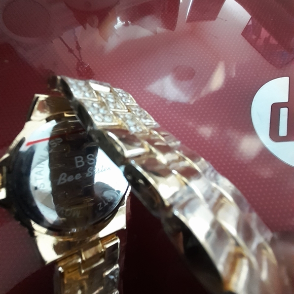 Nwot Bling Sparkle Rhinestone Goldtone watch - Picture 8 of 8